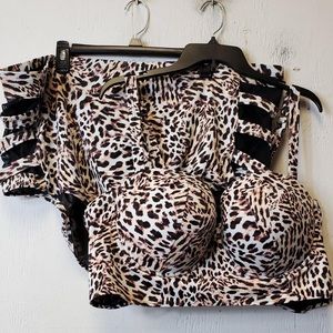 Torrid bikini set. 6 top and 5 bottom